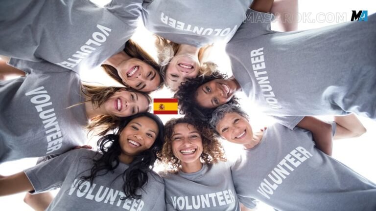 شاب يشارك في نشاط تطوعي بمدينة برشلونة في إسبانيا ضمن برنامج European Solidarity Corps